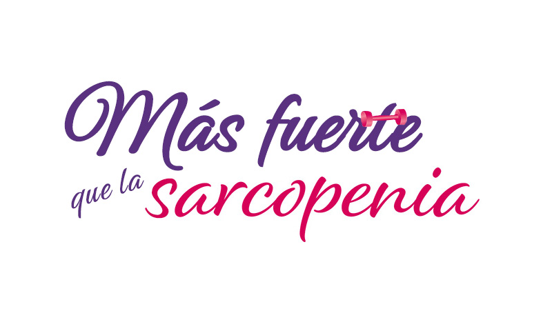 Grupo de mujeres jóvenes haciendo ejercicio con pesas